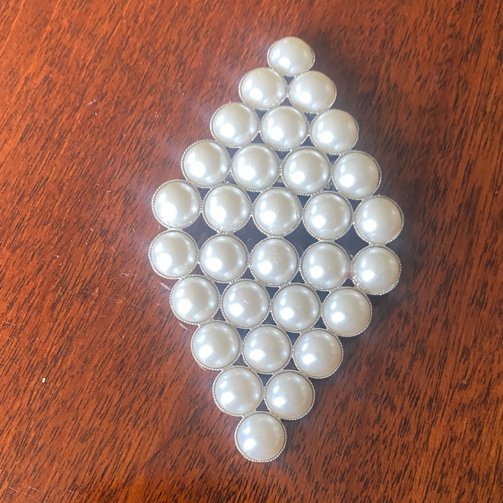 Elegant Pearl Brooch